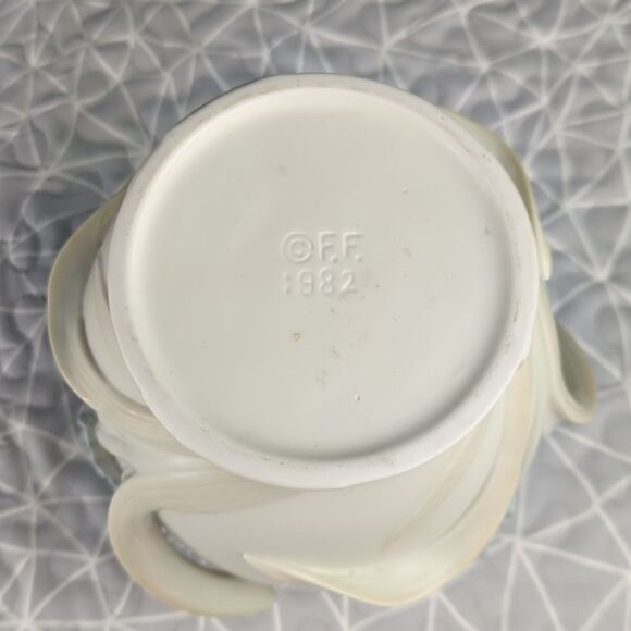 Vintage Fitz & Floyd 3-D Blue Iris Ceramic Vase, Marked F. F. 1982 - Picture 9 of 12